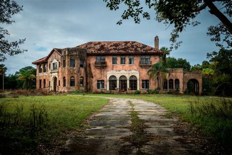 When was the haunted mansion built in Florida?