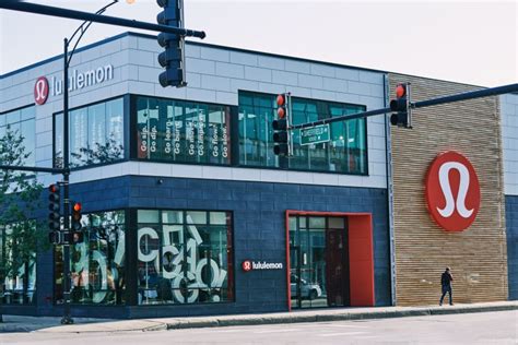 Where is the biggest Lululemon store in the US?