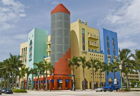 Why is Miami Beach famous for Art Deco?